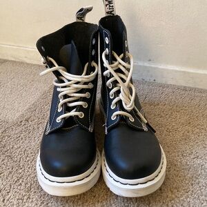 De Martens 1460 Pascal BW size 8